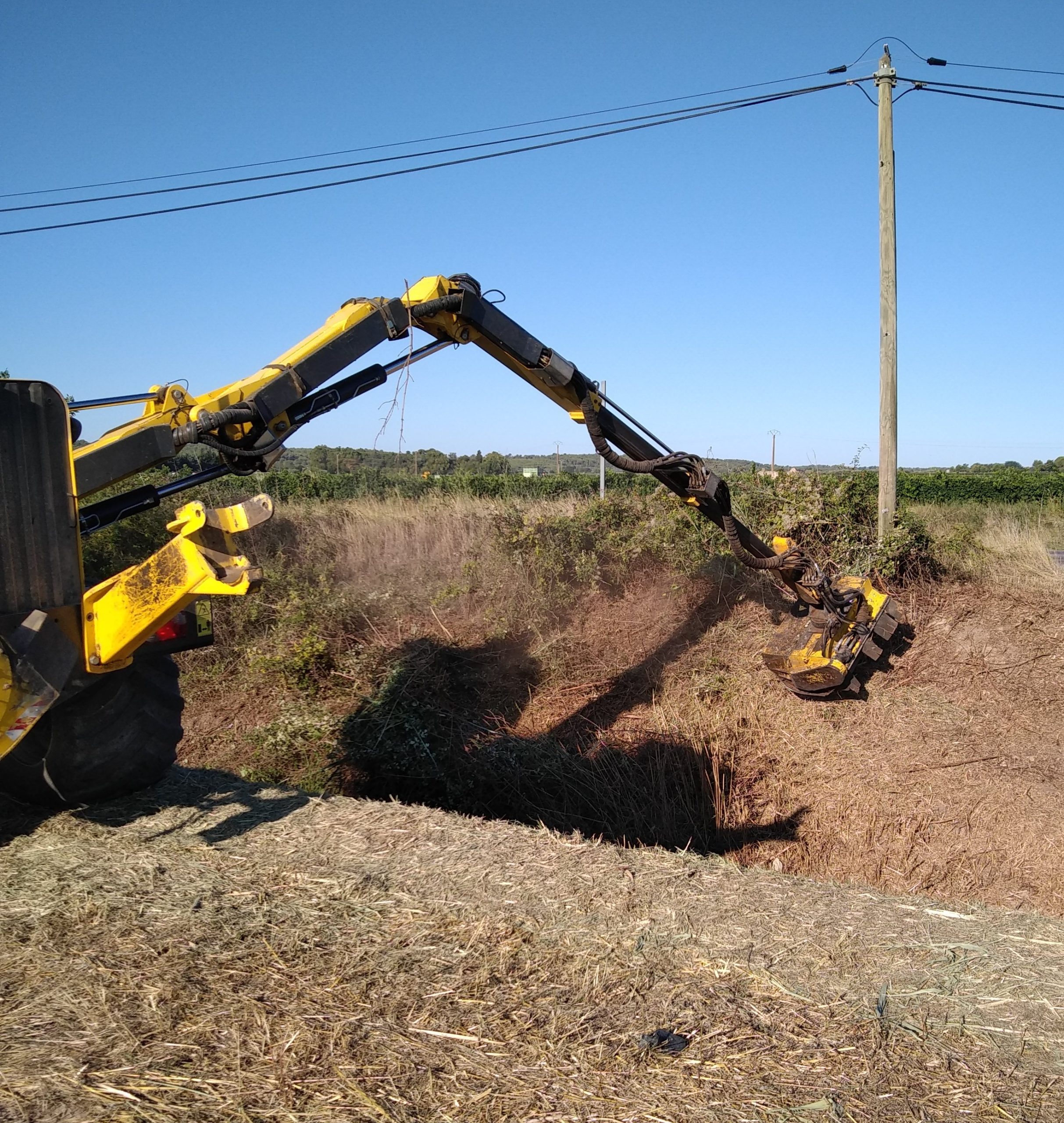 Faucardage en plein de l'Escatte à Calvisson
